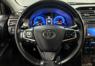 Подержанный автомобиль Toyota Camry Sedan 2015 года (12 фото)