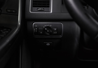 Подержанный автомобиль Volvo XC60 2017 года (11 фото)