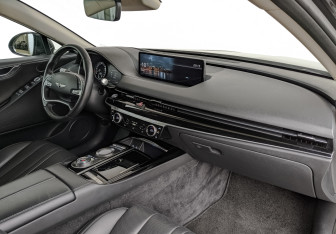 Подержанный автомобиль Genesis G80 2021 года (13 фото)