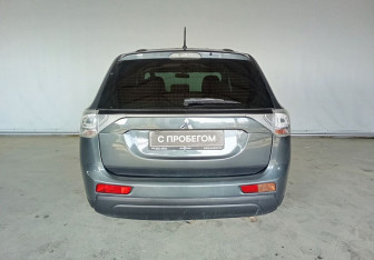 Подержанный автомобиль Mitsubishi Outlander 2014 года (6 фото)