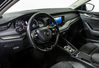 Подержанный автомобиль Skoda Octavia Liftback 2020 года (10 фото)