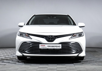 Подержанный автомобиль Toyota Camry Sedan 2019 года (2 фото)