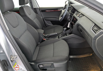 Подержанный автомобиль Skoda Octavia Liftback 2019 года (23 фото)