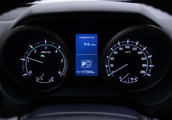 Подержанный автомобиль Toyota Land Cruiser Prado 2013 года (12 фото)