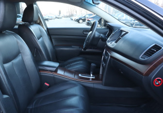 Подержанный автомобиль Nissan Teana 2008 года (9 фото)