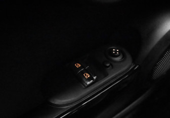 Подержанный автомобиль MINI Hatch 2019 года (12 фото)