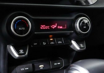 Подержанный автомобиль Kia Rio Sedan 2020 года (18 фото)