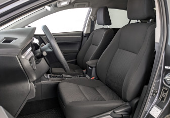 Подержанный автомобиль Toyota Corolla Sedan 2015 года (20 фото)