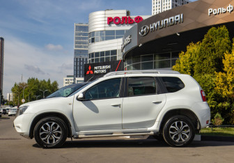 Подержанный автомобиль Nissan Terrano 2015 года (6 фото)