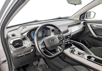 Подержанный автомобиль Geely Coolray 2022 года (16 фото)