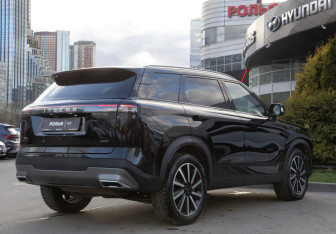 Подержанный автомобиль Jaecoo J7 2023 года (4 фото)