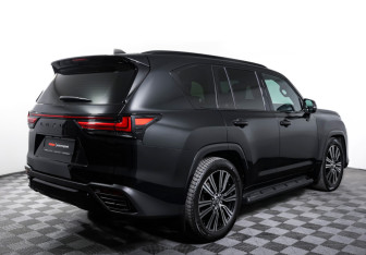 Подержанный автомобиль Lexus LX 2025 года (5 фото)