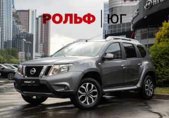 Подержанный автомобиль Nissan Terrano 2015 года (1 фото)
