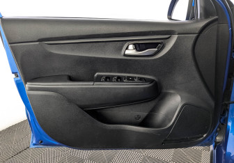 Подержанный автомобиль Kia Rio Hatchback 2020 года (18 фото)