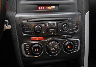 Подержанный автомобиль Citroen DS4 2012 года (18 фото)