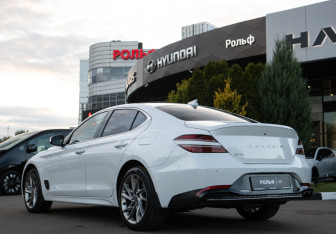 Подержанный автомобиль Genesis G70 2021 года (5 фото)