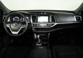 Подержанный автомобиль Toyota Highlander 2014 года (14 фото)