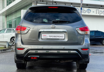 Подержанный автомобиль Nissan Pathfinder 2014 года (6 фото)