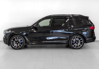 Подержанный автомобиль BMW X7 2021 года (8 фото)