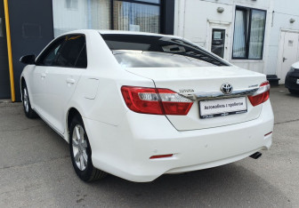 Подержанный автомобиль Toyota Camry Sedan 2014 года (7 фото)