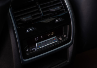 Подержанный автомобиль BMW X7 2020 года (27 фото)