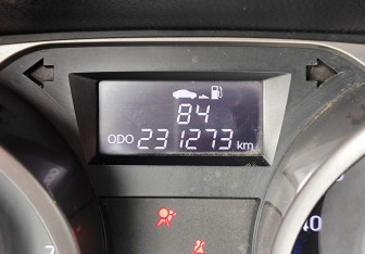 Подержанный автомобиль Hyundai ix35 2011 года (15 фото)