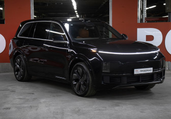 Подержанный автомобиль LiXiang L9 2023 года (3 фото)