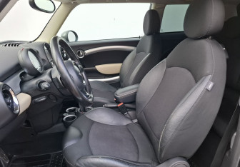 Подержанный автомобиль MINI Hatch 2010 года (10 фото)