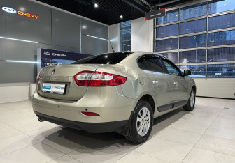 Подержанный автомобиль Renault Fluence 2014 года (4 фото)