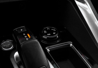 Подержанный автомобиль Peugeot 3008 2018 года (20 фото)