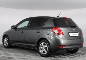 Подержанный автомобиль Kia Ceed Hatchback 2010 года (4 фото)