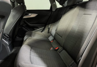 Подержанный автомобиль Audi A4 Sedan 2015 года (10 фото)