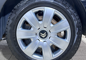 Подержанный автомобиль Citroen C3 Hatchback 2007 года (16 фото)