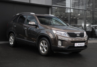 Подержанный автомобиль Kia Sorento 2015 года (3 фото)