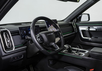 Подержанный автомобиль Jaecoo J7 2024 года (10 фото)