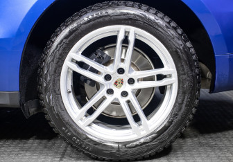 Подержанный автомобиль Porsche Macan 2017 года (26 фото)