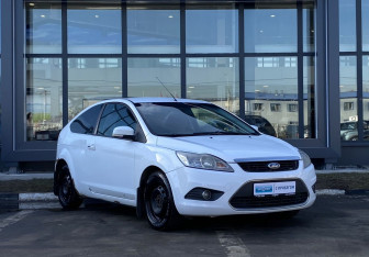 Подержанный автомобиль Ford Focus Hatchback 2008 года (3 фото)