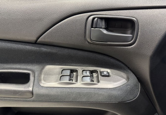 Подержанный автомобиль Mitsubishi Lancer Sedan 2007 года (16 фото)