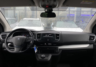 Подержанный автомобиль Peugeot Traveller 2020 года (10 фото)