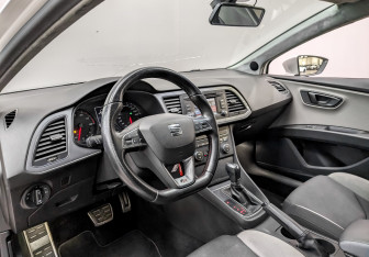 Подержанный автомобиль SEAT Leon Hatchback 2013 года (16 фото)
