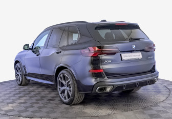 Подержанный автомобиль BMW X5 2025 года (7 фото)