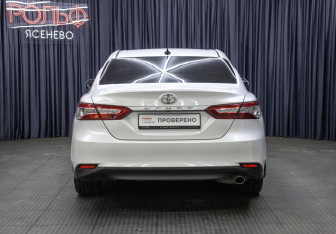 Подержанный автомобиль Toyota Camry Sedan 2020 года (6 фото)