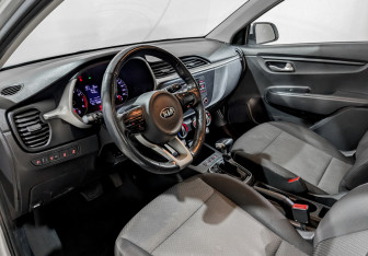 Подержанный автомобиль Kia Rio Hatchback 2021 года (15 фото)