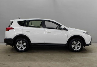 Подержанный автомобиль Toyota RAV4 2013 года (4 фото)
