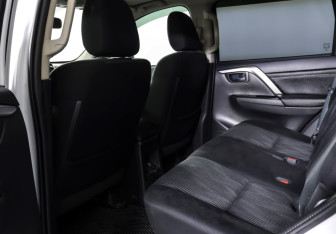 Подержанный автомобиль Mitsubishi Pajero Sport 2020 года (13 фото)