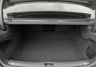 Подержанный автомобиль Volvo S90 2017 года (10 фото)
