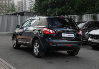 Подержанный автомобиль Nissan Qashqai 2012 года (6 фото)
