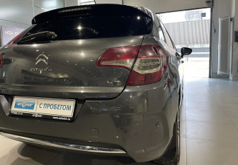 Подержанный автомобиль Citroen C4 Hatchback 2012 года (7 фото)