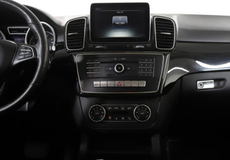 Подержанный автомобиль Mercedes-Benz GLE 2015 года (13 фото)
