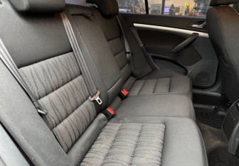 Подержанный автомобиль Skoda Octavia Liftback 2010 года (11 фото)